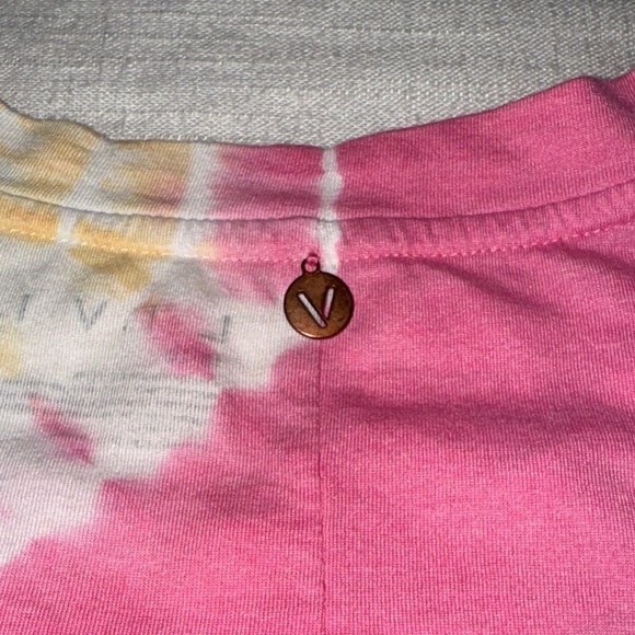 👚 LIVI Tie-Dye Short Sleeve Tee w/ Kangaroo Pocket – Size 18/20 - Picture 7 of 7